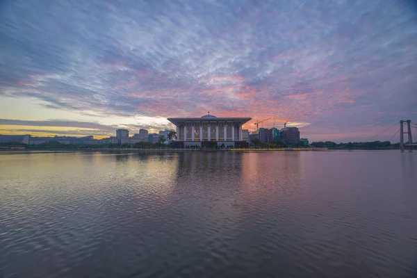 Lever de soleil à la mosquée de fer, Putrajaya — Photo