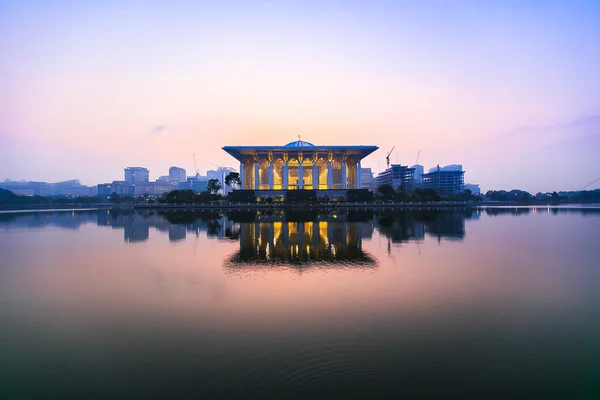 Lever de soleil à la mosquée de fer, Putrajaya Malaisie — Photo