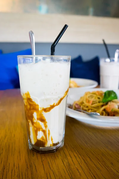 Milkshake ve makarna