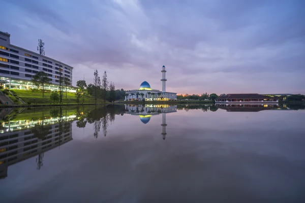 Uniten Camii, Malezya güneş doğarken