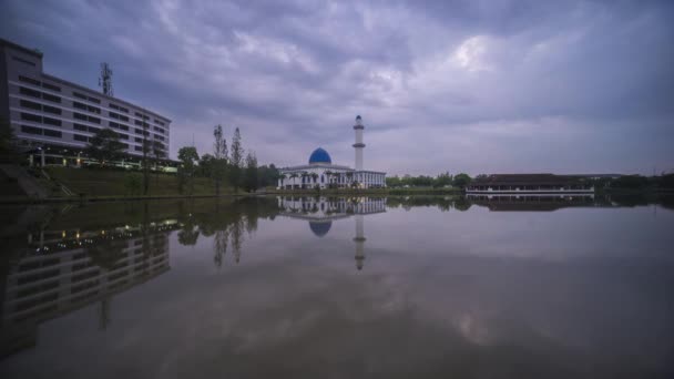 Tijdspanne van Sunrise at Uniten moskee — Stockvideo