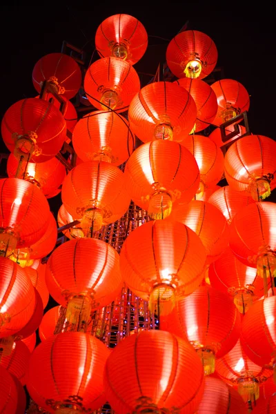 Opknoping rode lantaarn op Chinese Lunar New Year — Stockfoto