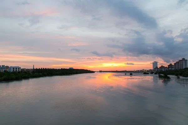 Günbatımı Pulau Melaka köprüsünde