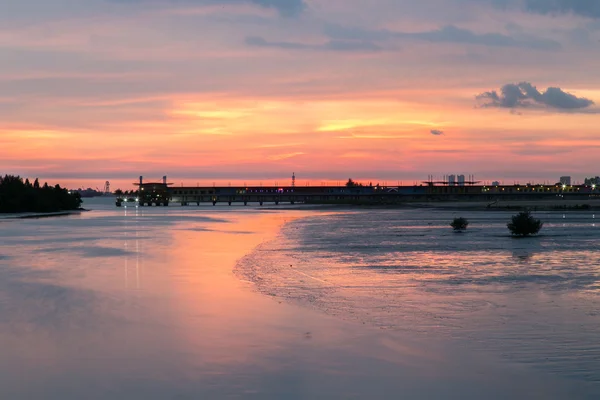 Günbatımı Pulau Melaka köprüsünde