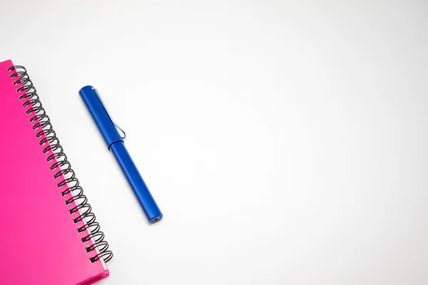 Caderno e caneta — Fotografia de Stock