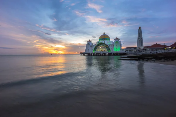 Malacca Straits Camii. Günbatımı.