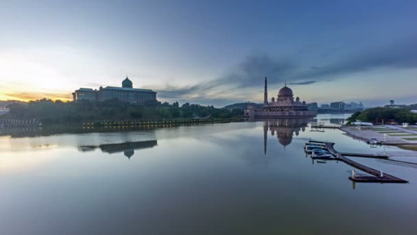 Time lapse 4k lever de soleil à Putra Mosquée, Putrajaya — Video