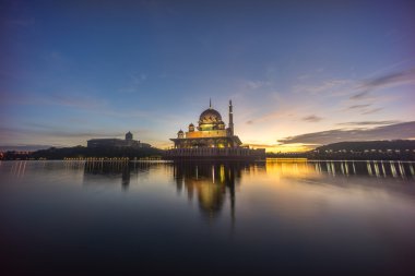 Putra Camii, Putrajaya Malezya güneş doğarken