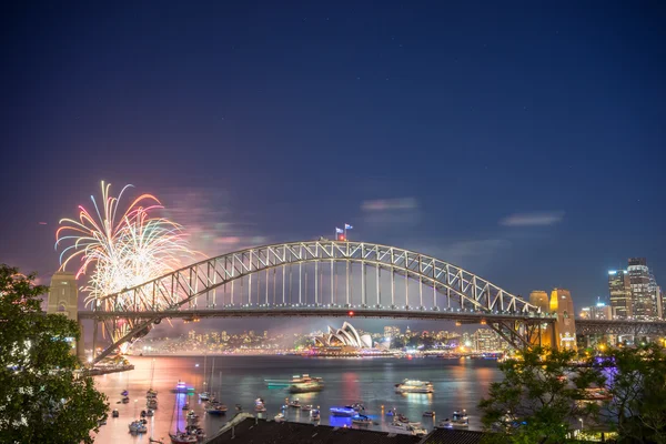 Sydney New Year Eve vuurwerk weergeven — Stockfoto