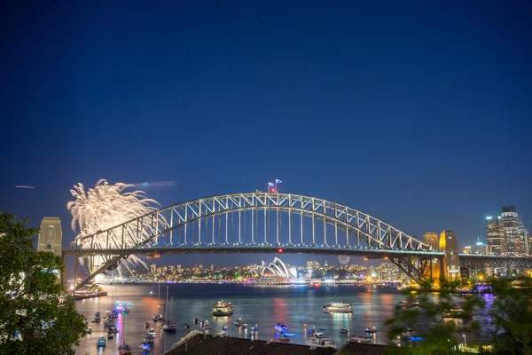 Silvester-Feuerwerk in Sydney lizenzfreie Stockfotos