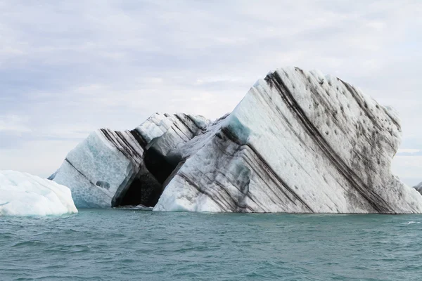 Eisberg in der joekulsarlon Lagune — Stockfoto