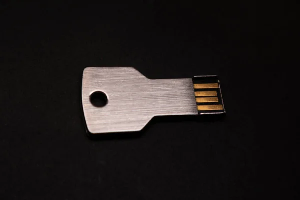 Usb Flashstation Vorm Van Een Sleutel Die Gegevensbescherming Symboliseert Zwarte — Stockfoto