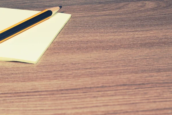 Cuadernos Lápiz Sobre Una Mesa Madera Enfoque Suave — Foto de Stock