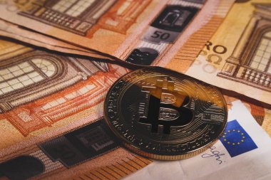 Bitcoin para arka planda yakın plan.