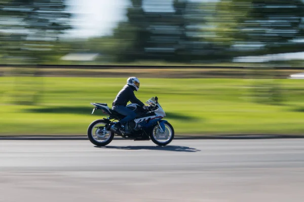 Motocicleta Bmw 1000 Dirige Alta Velocidade Estrada Desfoque Movimento Riga — Fotografia de Stock