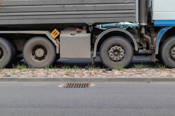 Seitenansicht Eines Achs Lkw Transport Schwerer Massengüter — Stockfoto