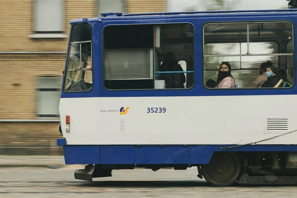 Transporte Público Cidade Velho Eléctrico Clássico Que Transporta Passageiros Riga — Fotografia de Stock