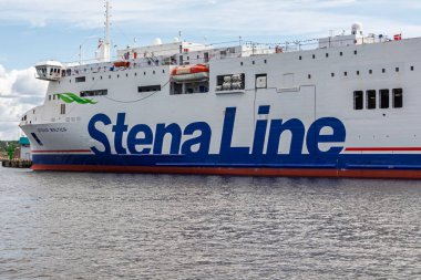 Stena Hattı feribotu Ventspils limanında. Malların ve insanların Baltık Denizi 'nde taşınması için feribot. Ventspils, Letonya - 13 Ağustos 2025.