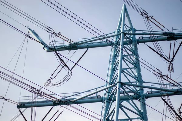 Wateringen yakınlarındaki mavi elektrik şebekesi yapısı (Hollanda)