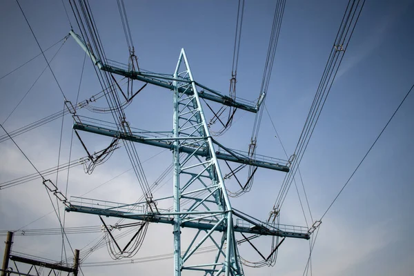 Wateringen yakınlarındaki mavi elektrik şebekesi yapısı (Hollanda)