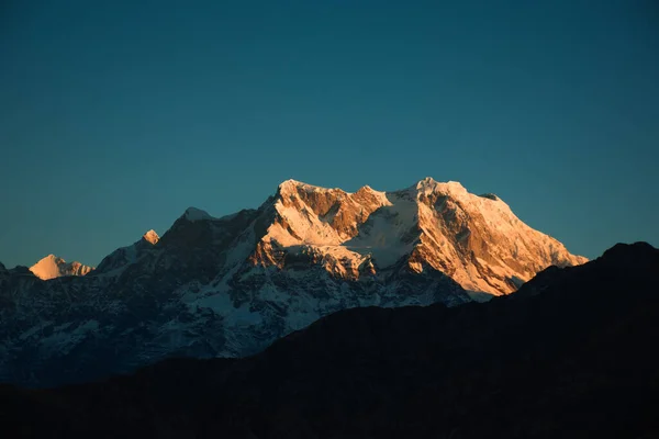 Uttarakhand Hindistan Daki Görkemli Karlı Dağlar — Stok fotoğraf