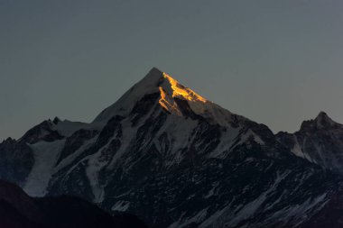 Mornig, Panchachuli 'de ilk ışıkta Munsiyari 5. Tepesi, Uttarakhand