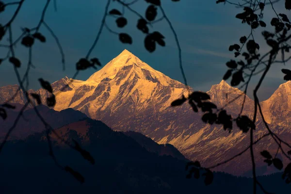 在Munsiyari Uttarakhand日落时分美丽的Panchachuli山峰美景 — 图库照片