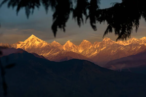 Gyönyörű Kilátás Gyönyörű Panchachuli Csúcsok Naplementekor Munsiyari Uttarakhand — Stock Fotó