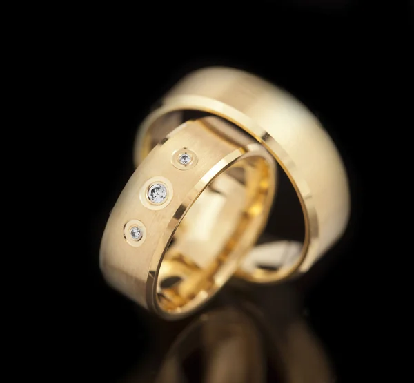 Jewellery diamond ring on a black background. — Stock Photo, Image