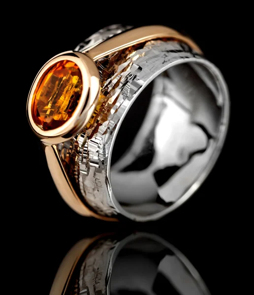 Jewellery ring on a black background — Stock Photo, Image