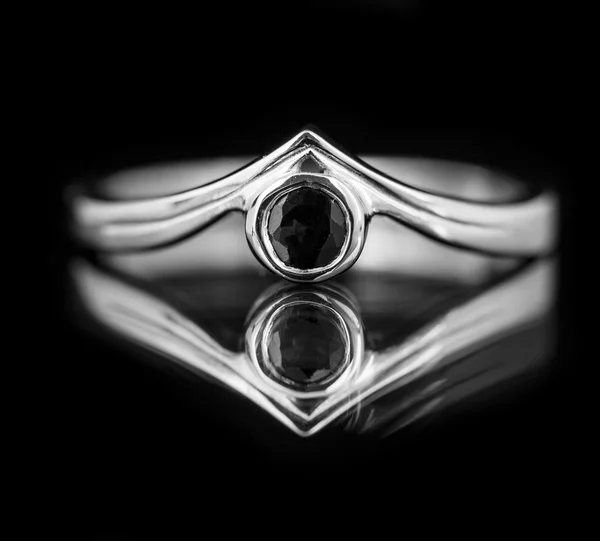 Jewellery diamond ring on a black background. — Stock Photo, Image