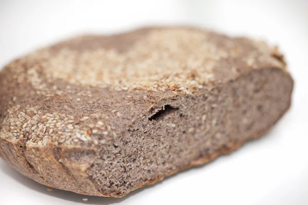 Гречишный хлеб на белом фоне — стоковое фото