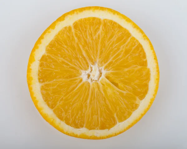 Narancssárga gyümölcs fele és a két szegmens vagy cantles elszigetelt fehér háttér kivágás — Stock Fotó