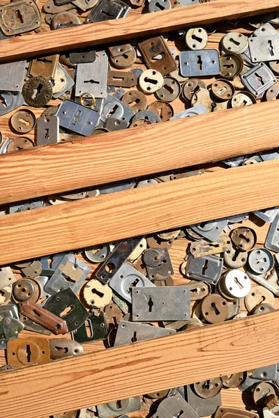 Klucze Domu Bronze Metal Pine Wood Hasło Bezpieczeństwo Prywatność — Zdjęcie stockowe