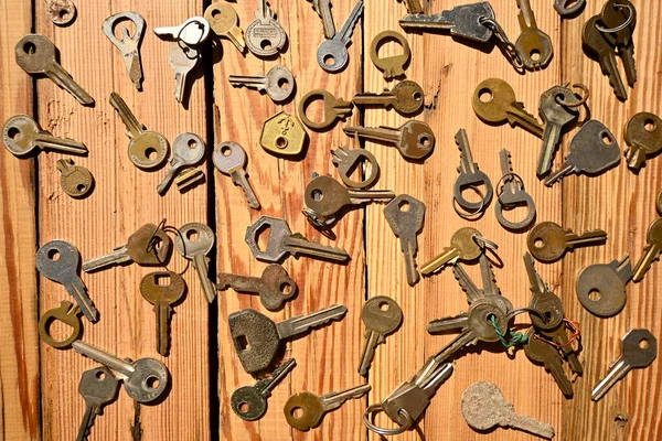 Claves Casa Bronce Metal Pino Madera Contraseña Seguridad Privacidad —  Fotos de Stock