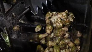 Şeker pancarı fabrikada yıkanır..