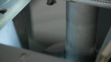 Şeker üretimi için toplu santrifüj. Şeker yükleme, onun dönüşü.