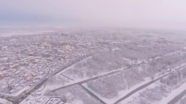 Вид с воздуха. Зимний заснеженный город Луцк. Волынская область. Украина — стоковое видео
