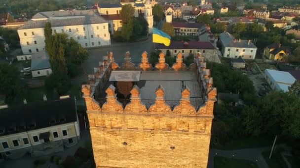 루츠크의 역사적 인 부분은 루 바트 성의 모습이다. 공중에서 본 광경. — 비디오