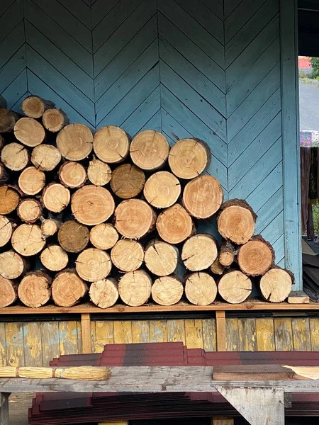 Frisch Geschlagenes Brennholz Einer Datscha Der Tundra Auf Der Halbinsel — Stockfoto