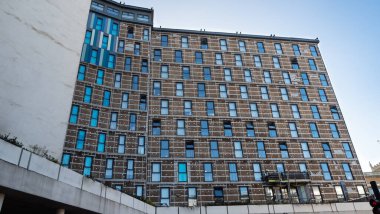 Bristol, İngiltere - 12 Şubat 2020: Bristol Otobüs ve Koç İstasyonu 'nun üstündeki Marlborough Caddesi' ndeki iQ Öğrenci Konaklamasından çıkarılma süreci