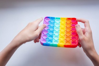 Silikon oyuncak anti-stresi patlat. Tik Tak 'tan yeni trend. Motor beceriler için çocuklar için oyna.