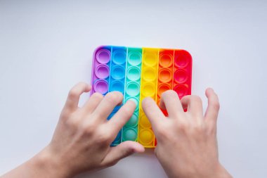 Silikon oyuncak anti-stresi patlat. Tik Tak 'tan yeni trend. Motor beceriler için çocuklar için oyna.