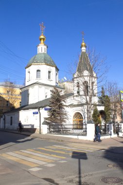 Moskova, Rusya - Nisan 12.2016. Bolshaya Nikitskaya sokakta Voznesenskaya Kilisesi. 