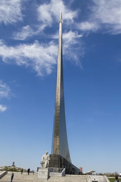 Moscú, Rusia, 29 de abril de 2016: Monumento a los Conquistadores del Espacio —  Fotos de Stock