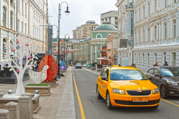 Festively Moskova sokaklarında dekore edilmiş
