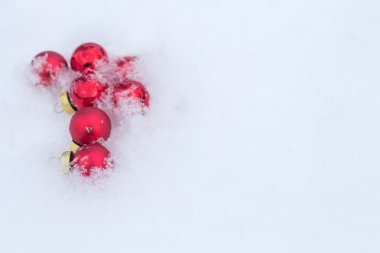 Kartpostal, çerçeve için kar kırmızı topları ile senin Noel selamlar