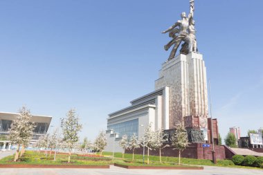 Rusya, Moskova, 16 Mayıs 2021: Vera Mukhina 'nın Anıt İşçisi ve Kolhoz Kadını