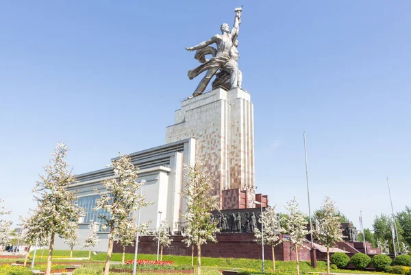 Rusia Moscú Mayo 2021 Trabajadora Monumental Koljóz Por Vera Mukhina —  Fotos de Stock