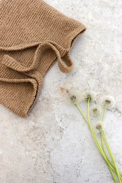 ジュート製のバッグ 手作り かぎ針編み 食料品店に行くための環境に優しいショッピングバッグ — ストック写真
